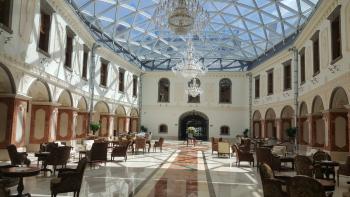 Zariadenie interiérov pre národnú kultúrnu pamiatku zámocký hotel v Haliči
